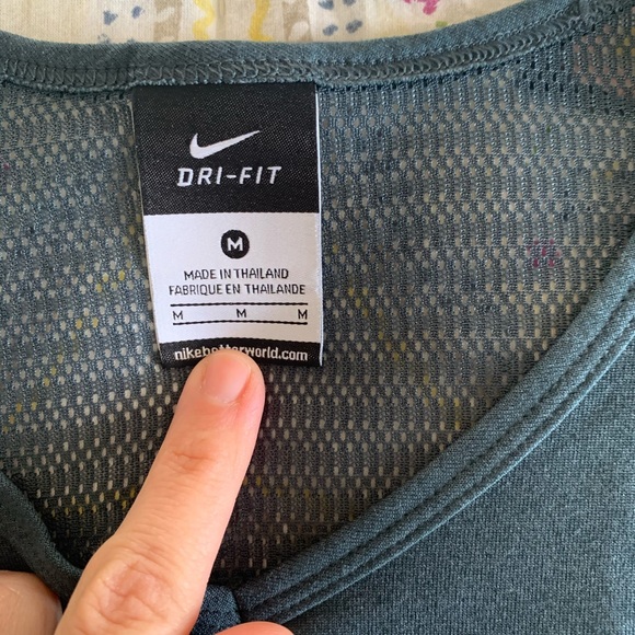 Nike shirt with mesh - Picture 7 of 7